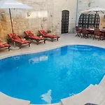 Id-dwejra House Of Character With Private Pool And Jaccuzi Feriehus