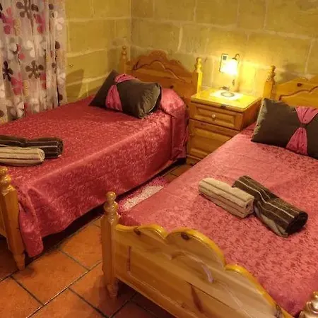 Semesterbostad Id-dwejra House Of Character With Private Pool And Jaccuzi Żejtun