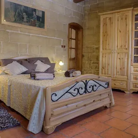 Id-dwejra House Of Character With Private Pool And Jaccuzi *