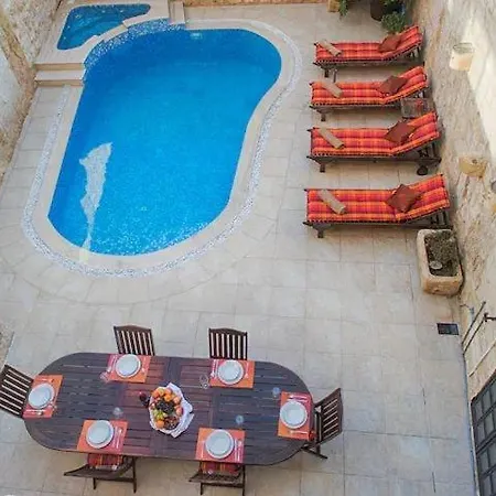 Semesterbostad Id-dwejra House Of Character With Private Pool And Jaccuzi *