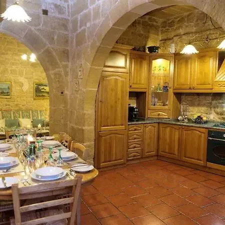 Id-dwejra House Of Character With Private Pool And Jaccuzi *